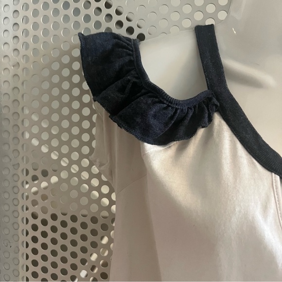 Chaser Cold Shoulder Ruffle Sleeve Top Size Medium White with Navy Trim NWT - Picture 5 of 7